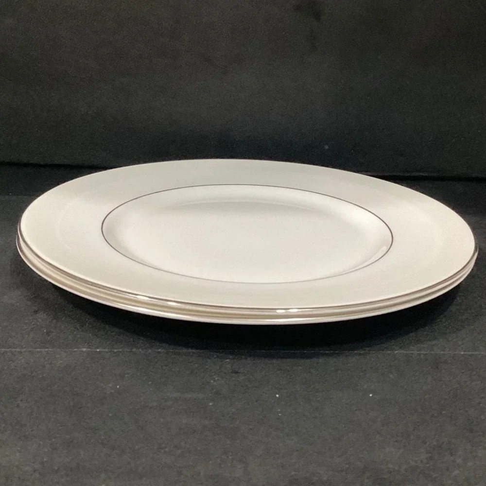 Royal Doulton‎ Amulet Dinner Plates, Set of 2, Vtg White Floral Fine Bone China